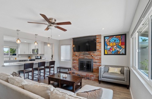 University City House | Modern & bright home in North San Diego w/ new appliances & a patio!