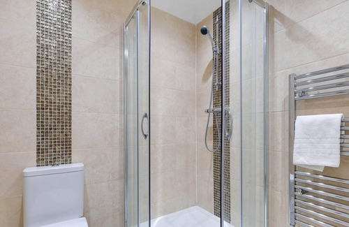 Oakleigh Apartment | Modern Bright Spacious 2 bed Barnet Apt