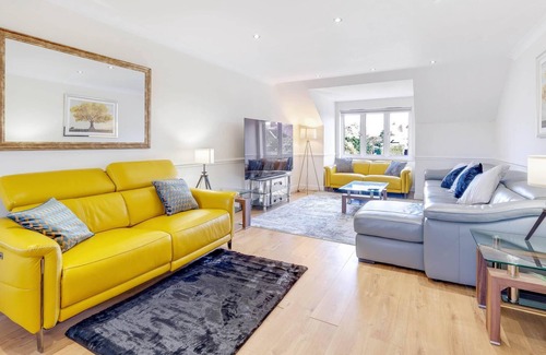 Oakleigh Apartment | Modern Bright Spacious 2 bed Barnet Apt