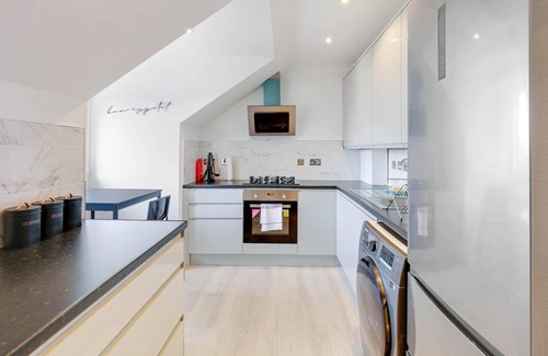 Oakleigh Apartment | Modern Bright Spacious 2 bed Barnet Apt