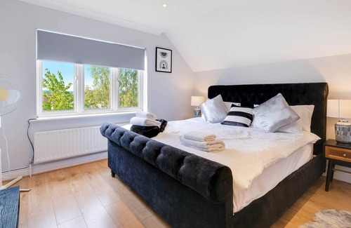 Oakleigh Apartment | Modern Bright Spacious 2 bed Barnet Apt