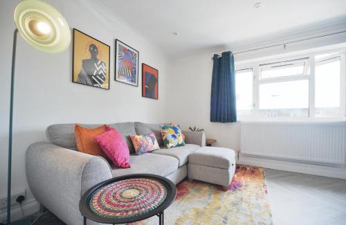 Plaistow and Sundridge Apartment | Modern Bromley 2 Bed apartment great location parking available
