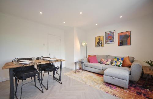 Plaistow and Sundridge Apartment | Modern Bromley 2 Bed apartment great location parking available
