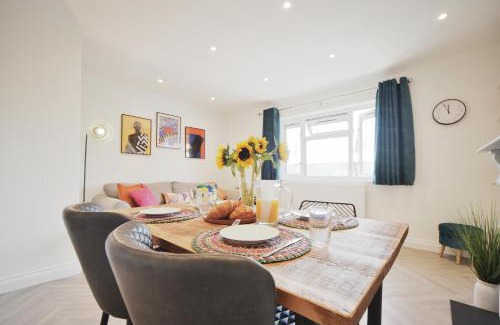 Plaistow and Sundridge Apartment | Modern Bromley 2 Bed apartment great location parking available