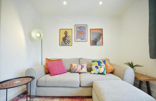 Plaistow and Sundridge Apartment | Modern Bromley 2 Bed apartment great location parking available