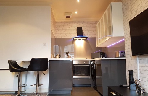 Bonnington Apartment | Modern Broughton Apartment - Walk to City Centre & St James Quarter