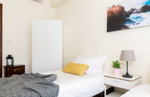 Datong Apartment | Modern Building in City Center Super Clean 3/2bath across Taipei Main Station