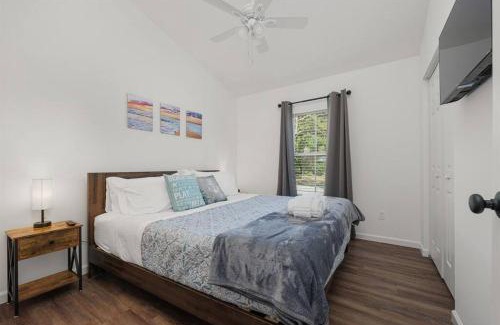 St. Augustine House | Modern Bungalow Dog Friendly