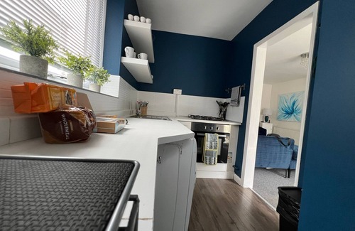 Southampton House | modern Bungalow with hot tub, garden, bbq & Netflix 10 min drive to city centre