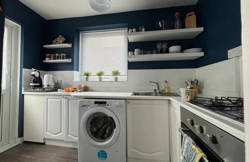 Southampton House | modern Bungalow with hot tub, garden, bbq & Netflix 10 min drive to city centre