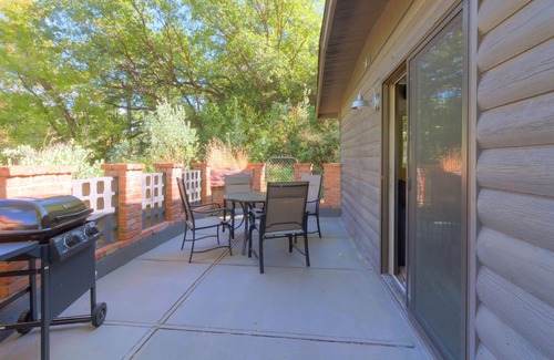 West Sedona Cabin | Modern cabin for 4 with views of the red rocks and next to Slide Rock State park