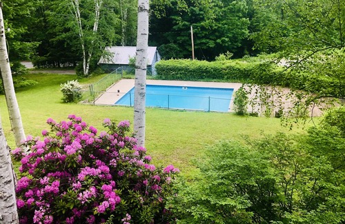 Warrensburg Cabin | Modern cabin w/ heated pool near Lake George