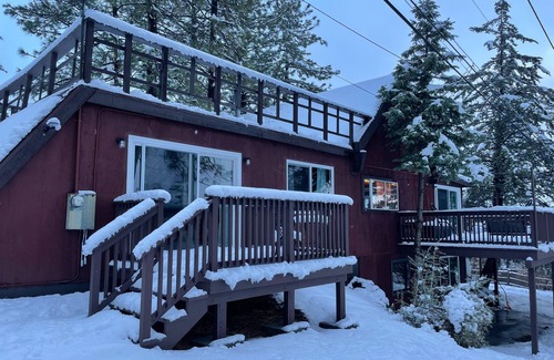 Wrightwood House | Modern Cabin w/Pool Table