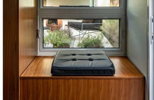 La Jolla Mesa House | Modern California beach house, indoor-outdoor living, walk to the beach