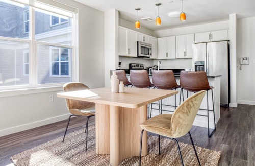 North Cambridge Apartment | Modern Cambridge 2BR w/W/D, Private access to Linear Park by Blueground
