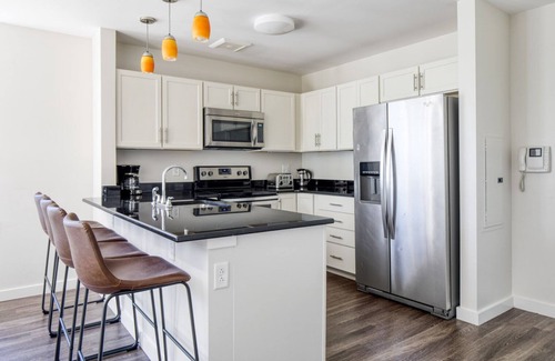 North Cambridge Apartment | Modern Cambridge 2BR w/W/D, Private access to Linear Park by Blueground