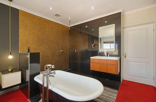 Lagoon Beach Apartment | Modern Cape Town Beach Apartment