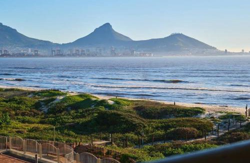 Lagoon Beach Apartment | Modern Cape Town Beach Apartment