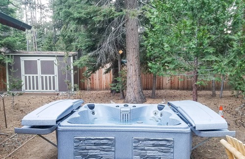 South Lake Tahoe Cabin | Modern Cedar Log Cabin w/ Hot Tub, Sauna & Pool Table