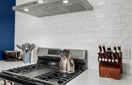 Franz Park House | Modern & Central Abode: Heart of Dogtown- STL Zoo & Forest Park