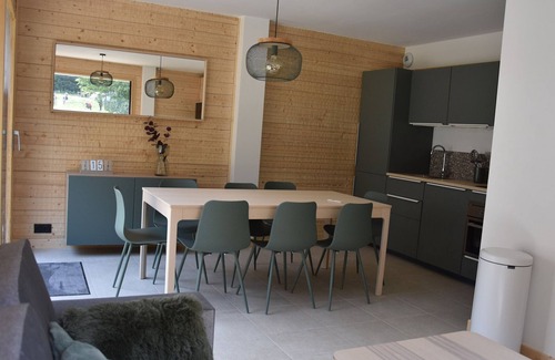 Pralognan-la-Vanoise Ski Chalet | Modern Chalet - Near Center, Sleeps 8, Parking, Close to Cable Car, Pool & Ice Rink