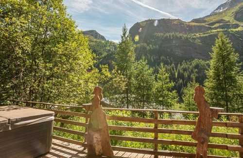 Les Brevieres Ski Chalet | Modern chalet 5 bedrooms with jacuzzi, near ski lifts