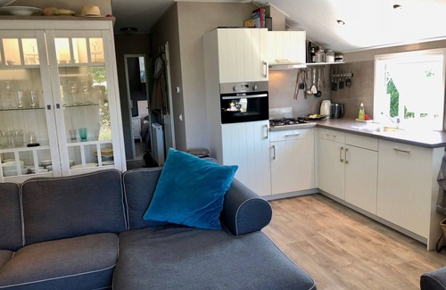 Renesse Ski Chalet | Modern chalet in Renesse at campsite Julianahoeve, only 450m to the beach