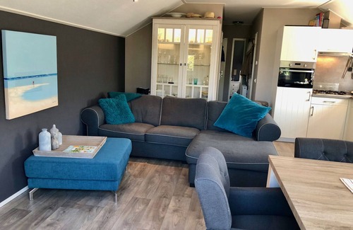 Renesse Ski Chalet | Modern chalet in Renesse at campsite Julianahoeve, only 450m to the beach