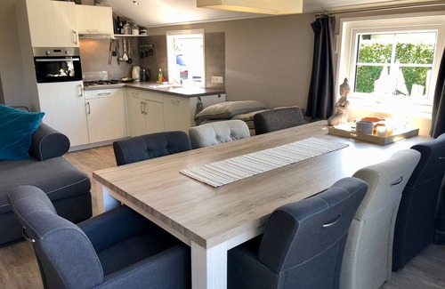 Renesse Ski Chalet | Modern chalet in Renesse at campsite Julianahoeve, only 450m to the beach