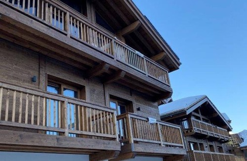Meribel-Mottaret Ski Chalet | Modern Chalet Near Mottaret Slopes – Sleeps 10, Panoramic View, Ski Locker & Parking
