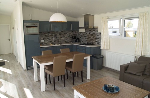 Langeberg Ski Chalet | Modern chalet with combi-microwave