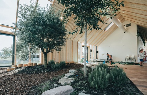 Ouddorp Cottage | Modern chalet with terrace, located in a holiday park 800 m. from the beach