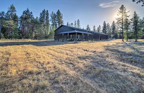 Chattaroy Cabin | Modern Chattaroy Cabin: 24 Mi to Mt Spokane!