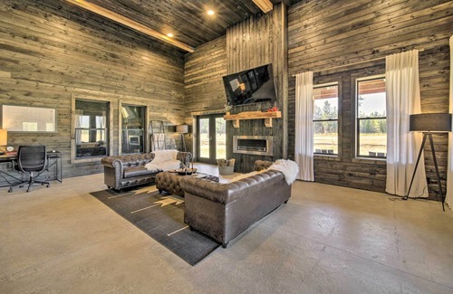 Chattaroy Cabin | Modern Chattaroy Cabin: 24 Mi to Mt Spokane!