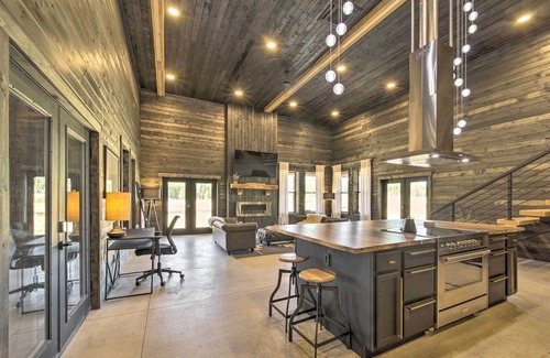 Chattaroy Cabin | Modern Chattaroy Cabin: 24 Mi to Mt Spokane!