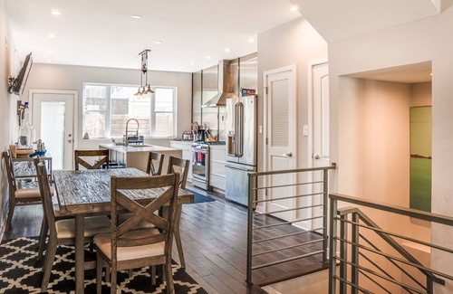 Point Breeze House | Modern, Chef's Kitchen, Rooftop Deck, 6 Beds, 3 Spa-Like Bathrooms