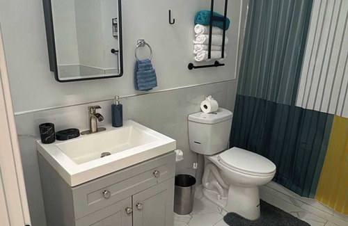 East Parkside Apartment | “Modern Chic 1-Bedroom Apartment – Sleeps 3"