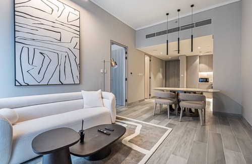 Jumeirah Village Circle Apartment | Modern Chic 1BR | Cozy & Stylish Home in Concept 7 – JVC