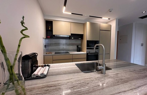 The Greens Apartment | Modern-Chic 1BR in The Greens - Central Dubai