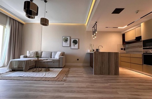 The Greens Apartment | Modern-Chic 1BR in The Greens - Central Dubai