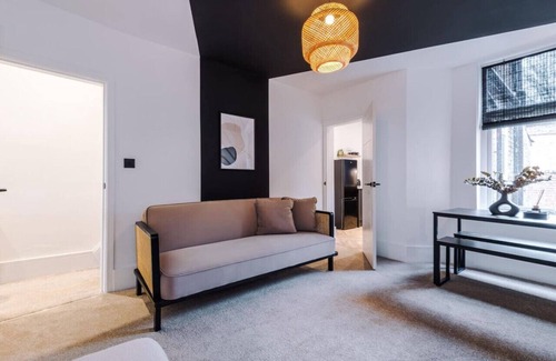 Eccles House | Modern & Chic Four Bedroom Home