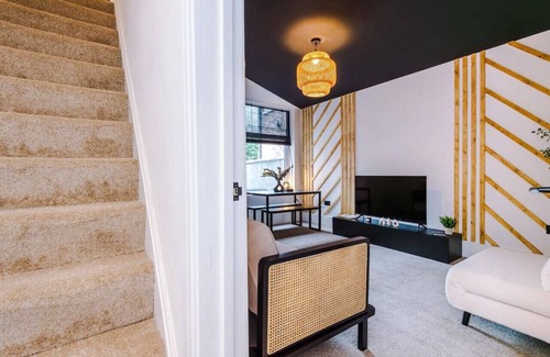 Eccles House | Modern & Chic Four Bedroom Home