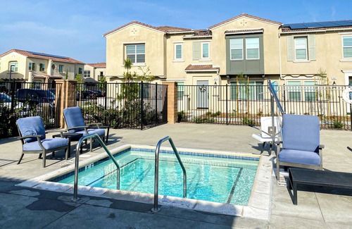 Fontana House | Modern Chic Home w Shared Pool by Kaiser Speedway - Honest Homes