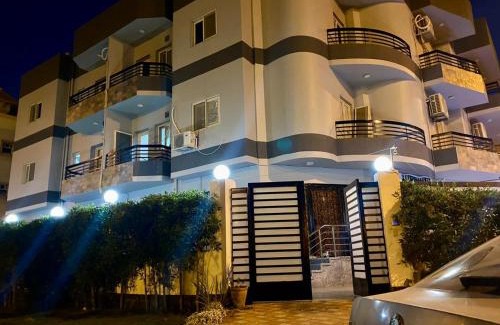 Sheikh Zayed City Apartment | Modern-Chic Property for renting in Sheikh Zayed N2 - شقة أرضي بمدخل خاص- الشيخ زايد Family only