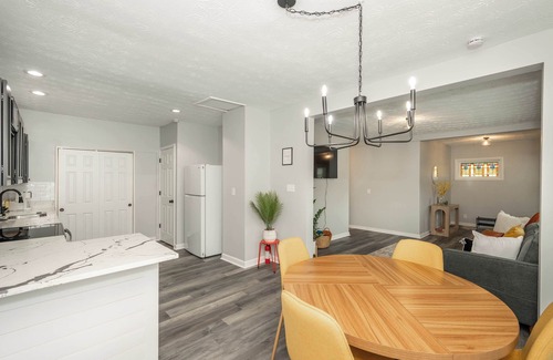 Cincinnati House | Modern Cincy Home – For 6