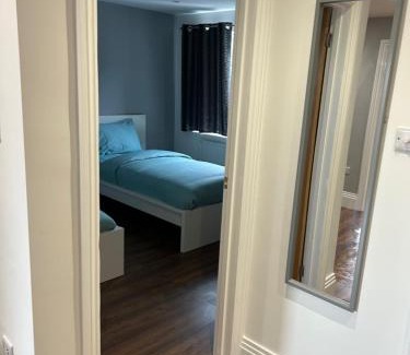 Hatfield Apartment | Modern City Flat, Walk to Hatfield House, Trains and University