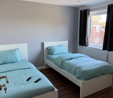 Hatfield Apartment | Modern City Flat, Walk to Hatfield House, Trains and University