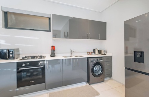 Port Zimbali Apartment | Modern Coastal 1 BDR, Pool & Sauna