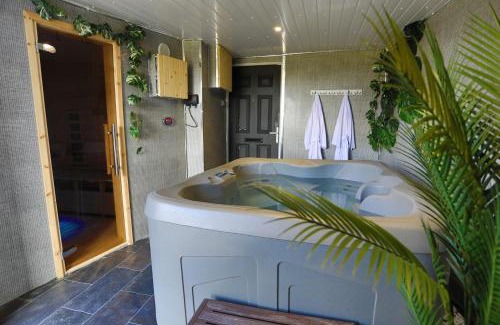 Skelton-in-Cleveland House | Modern Coastal Cottage with Hot Tub and Garden Sleeps 8
