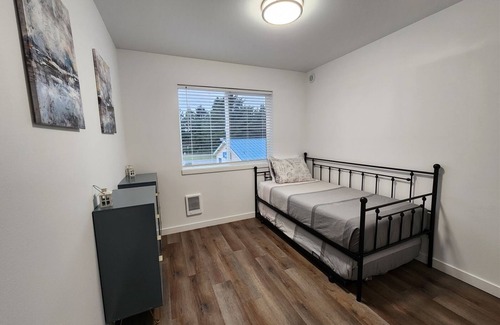 Ocean Shores House | Modern Coastal Getaways # 1 ~ Brand New in Downtown Ocean Shores~